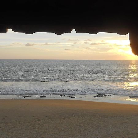 Beach House Negombo Buitenkant foto