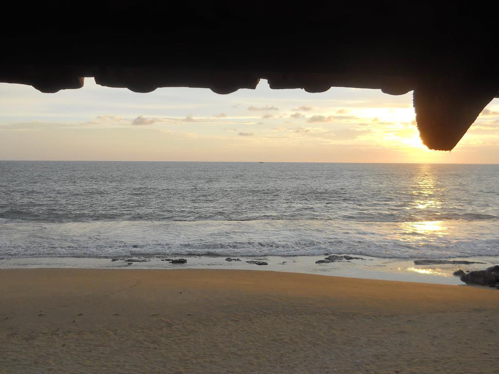 Beach House Negombo Buitenkant foto