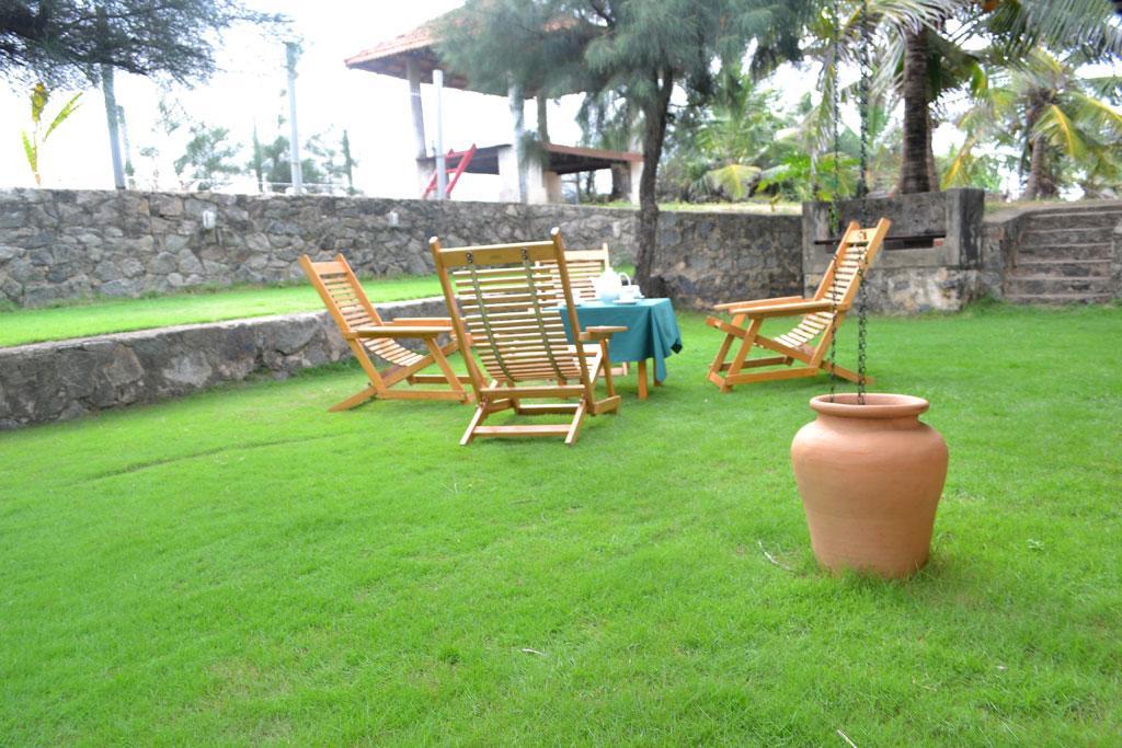 Beach House Negombo Buitenkant foto