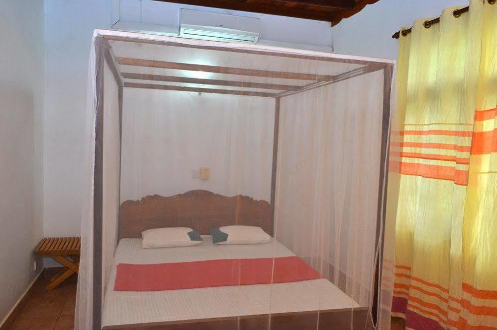 Beach House Negombo Buitenkant foto