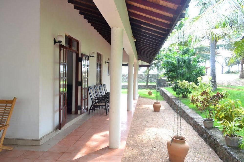 Beach House Negombo Buitenkant foto